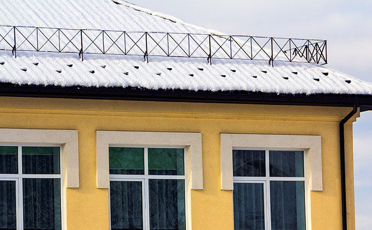 Przygotowanie dachu na zimę, umowy dla firm, płotki, odśnieżanie