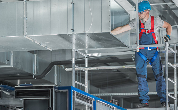 alpinq-mycie-konstrukcji-hal-dostep-dopasowany-nie-tylko-alpinistycznie